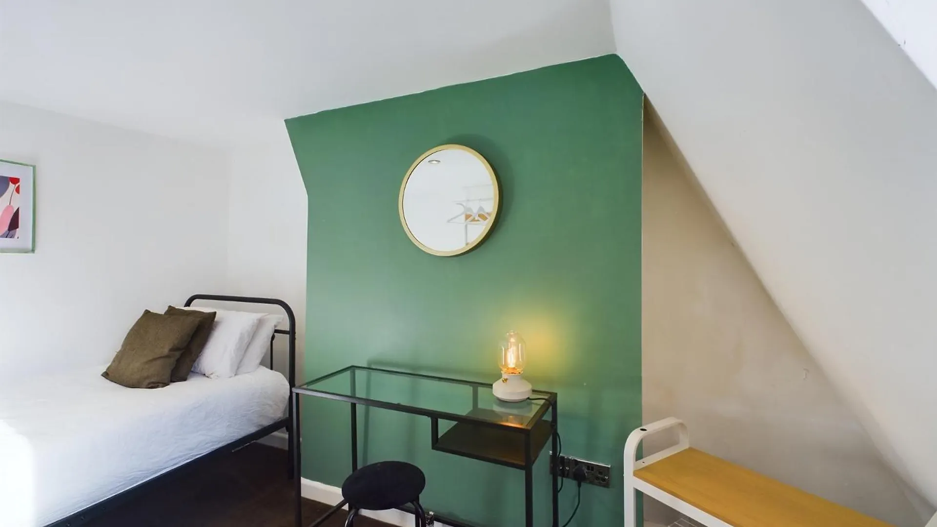 Two Bedroom By Brookland Stays Serviced Accommodation Short Lets Brighton & Hove With Free Wifi 0*,