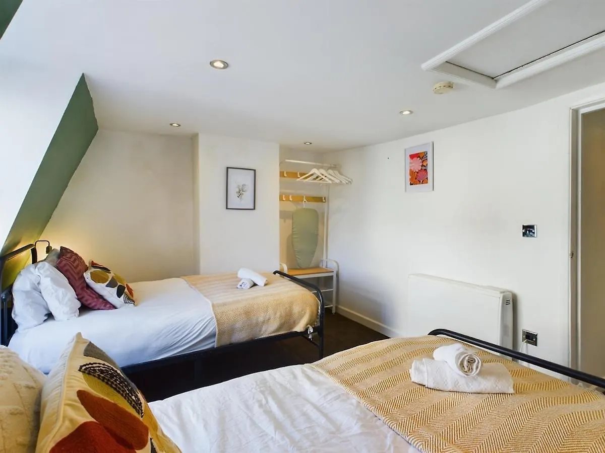 Two Bedroom By Brookland Stays Serviced Accommodation Short Lets Brighton & Hove With Free Wifi 0*,
